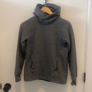 Lululemon grey pullover hoodie size 4, but fits like a 2!